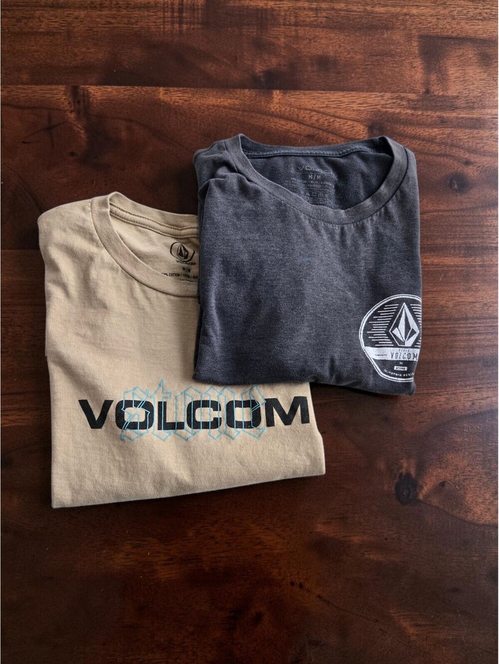 Bundle Volcom Men's Medium T-Shirt - Beige and Gray Graphic Tees